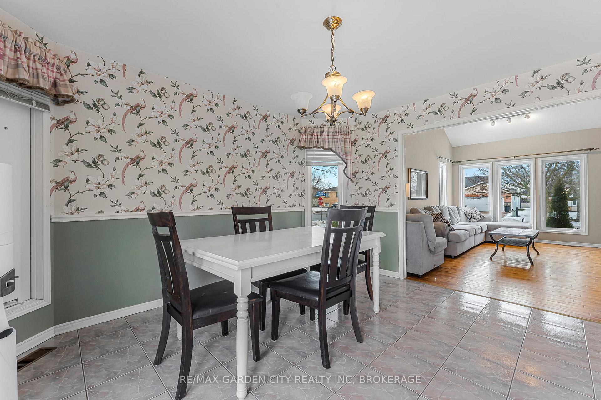 Photo 8 of 111 Green Pointe Drive, Welland, N. Welland — HOMEH