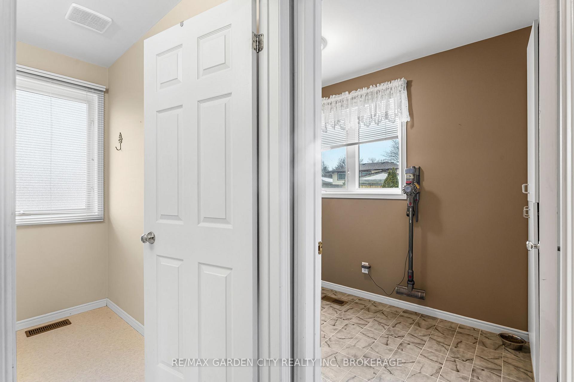 Photo 14 of 111 Green Pointe Drive, Welland, N. Welland — HOMEH