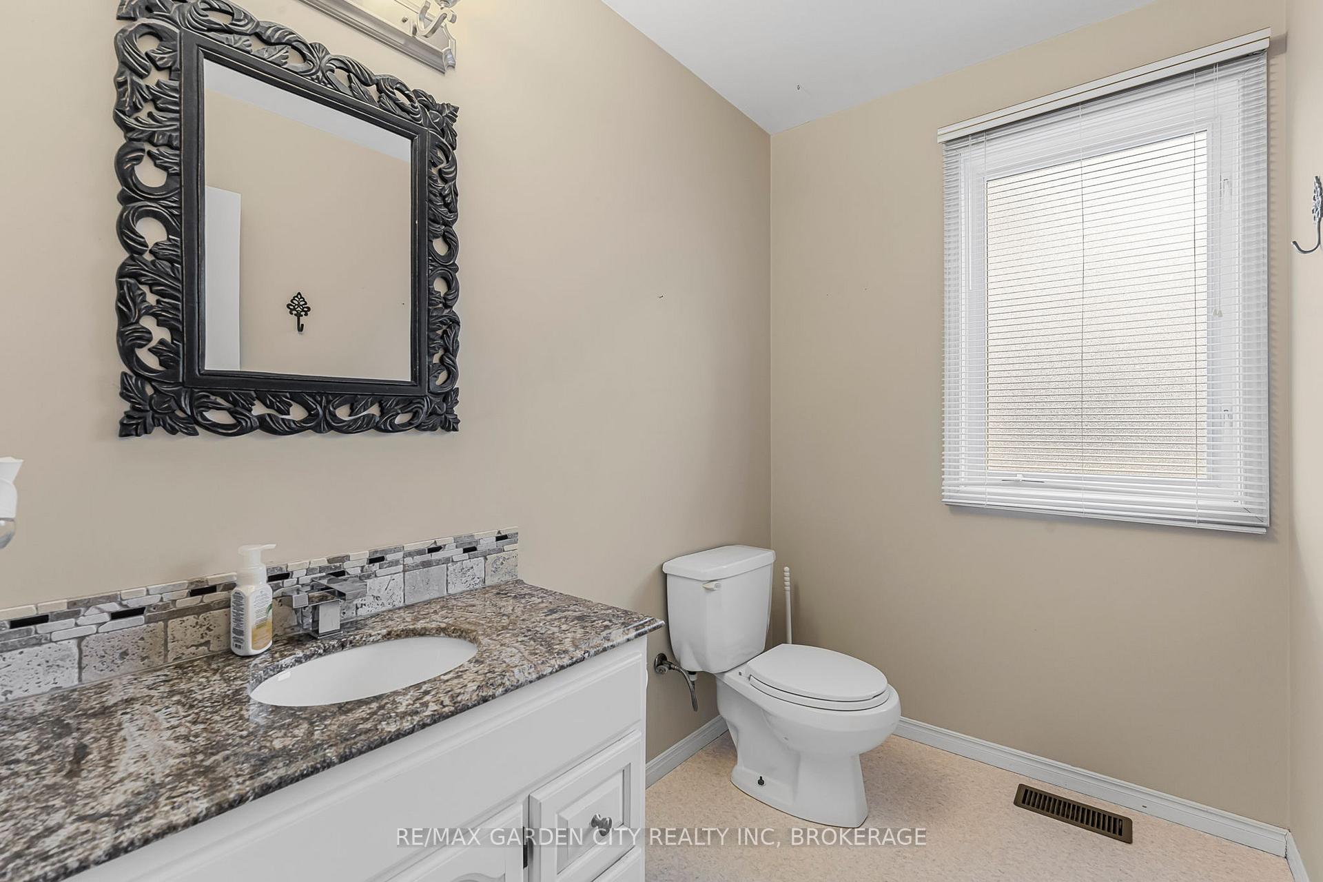 Photo 15 of 111 Green Pointe Drive, Welland, N. Welland — HOMEH