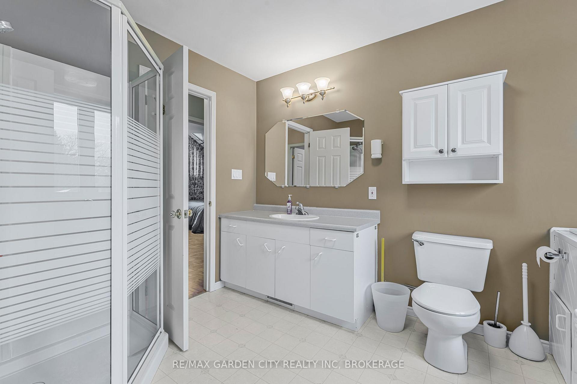 Photo 20 of 111 Green Pointe Drive, Welland, N. Welland — HOMEH