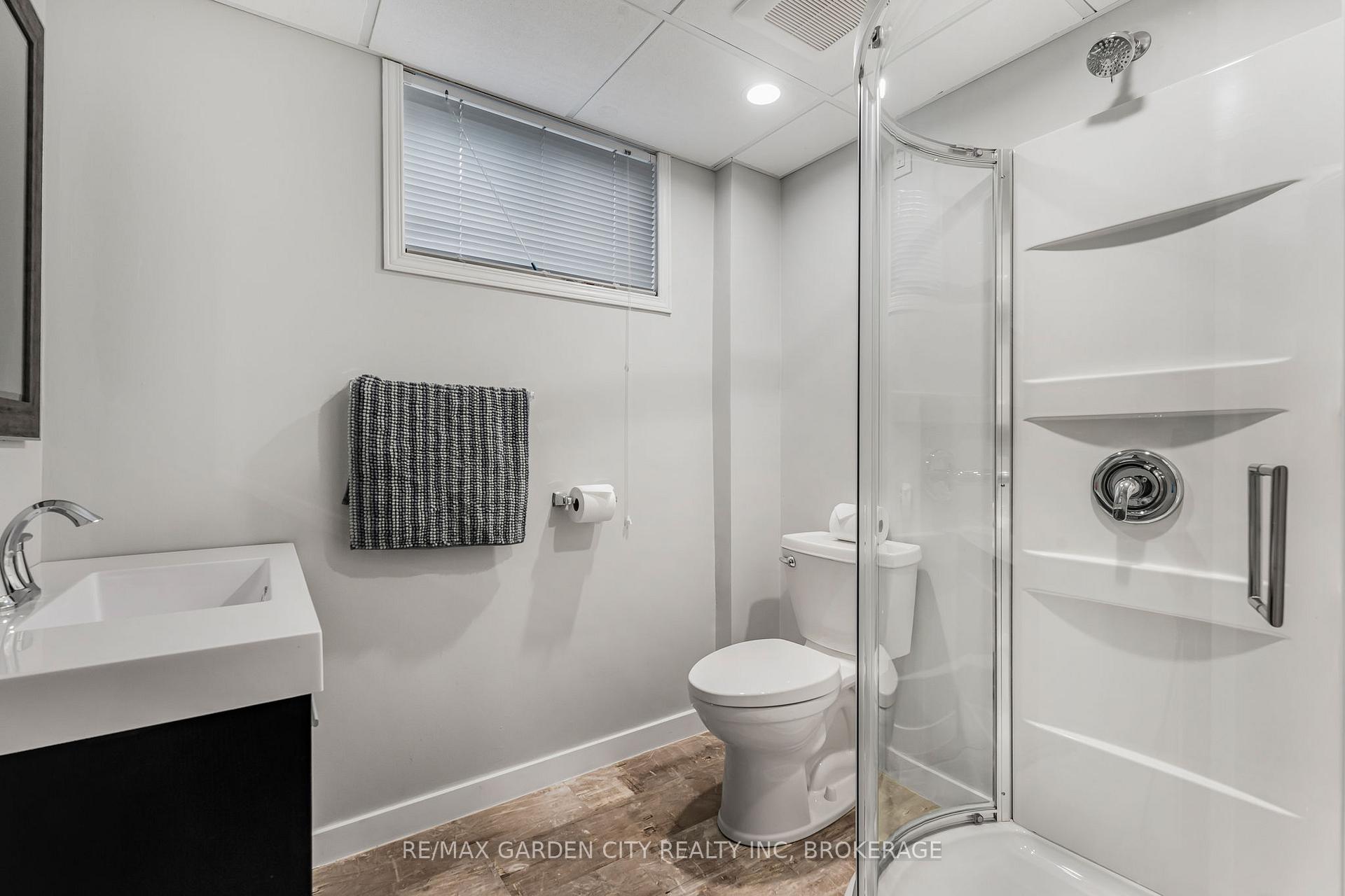 Photo 26 of 111 Green Pointe Drive, Welland, N. Welland — HOMEH