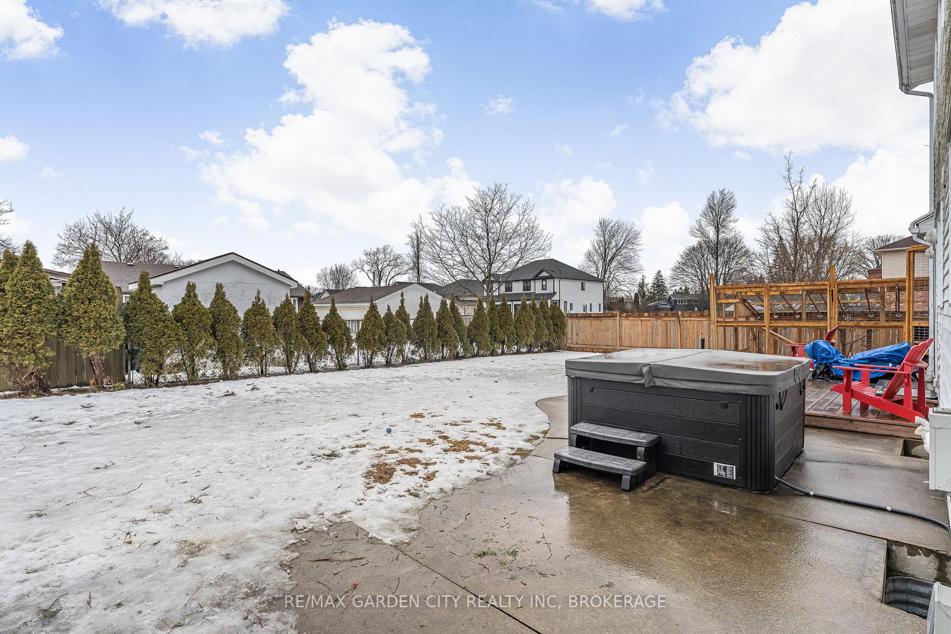 Photo 28 of 111 Green Pointe Drive, Welland, N. Welland — HOMEH