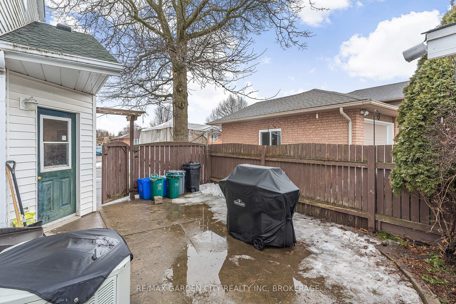 Photo 29 of 111 Green Pointe Drive, Welland, N. Welland — HOMEH