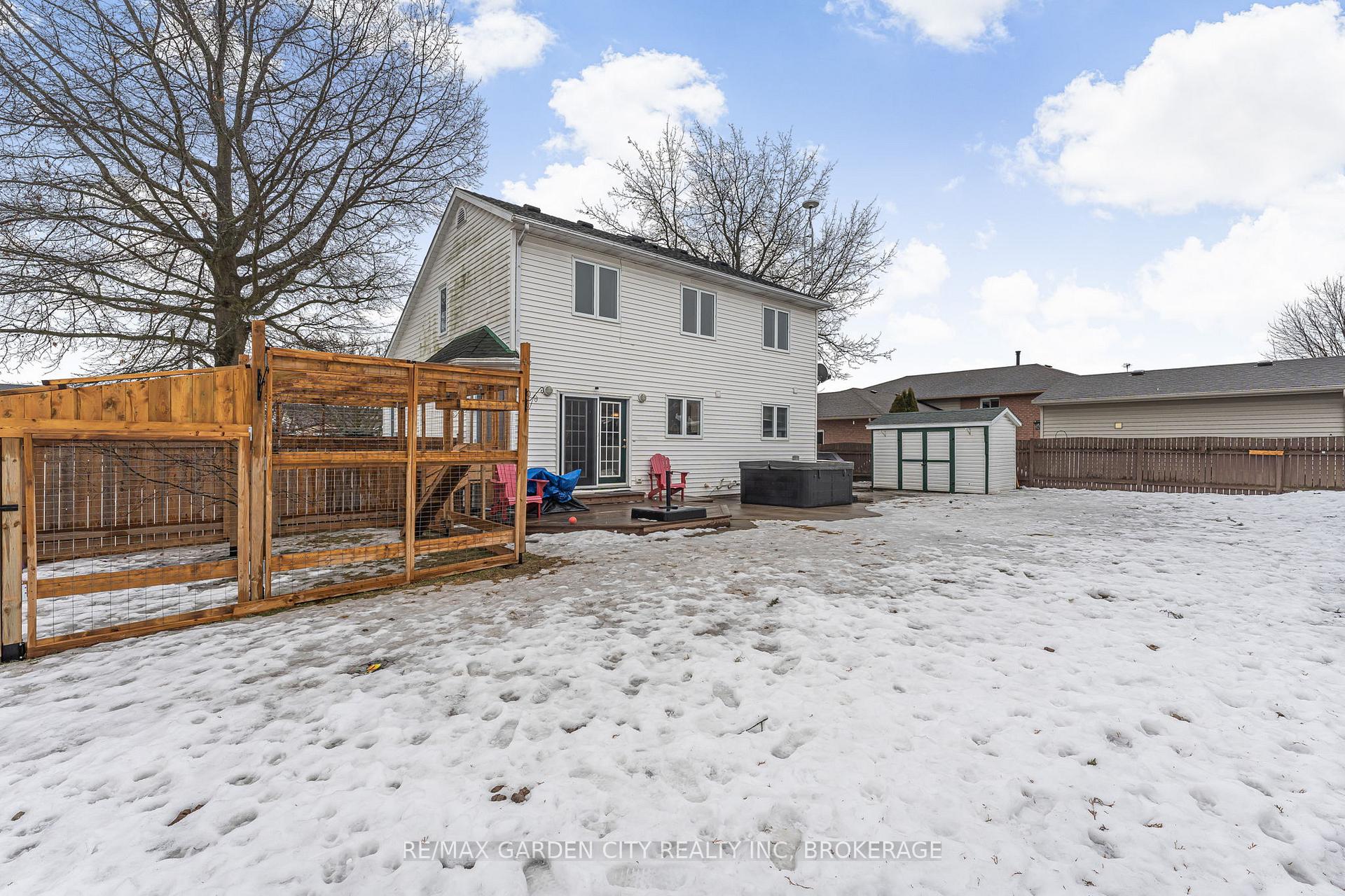 Photo 30 of 111 Green Pointe Drive, Welland, N. Welland — HOMEH