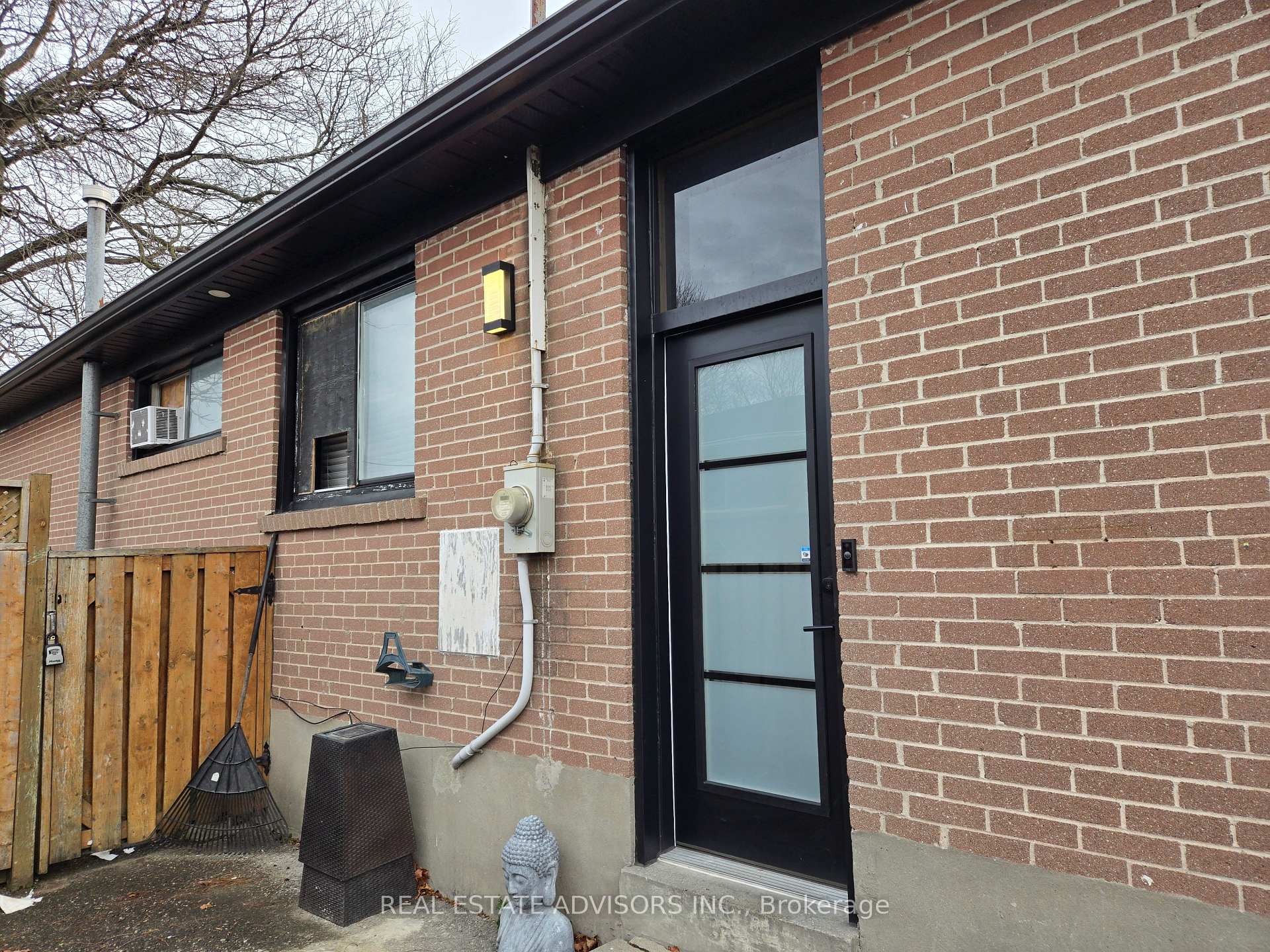 Photo 2 of 309 Rosedale Drive, Whitby, Downtown Whitby — HOMEH