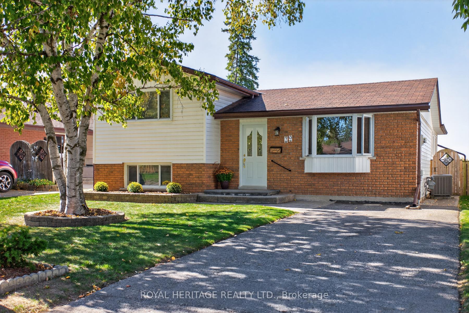Photo 1 of 29 Rideau Crescent, Peterborough, Ashburnham Ward 4 — HOMEH