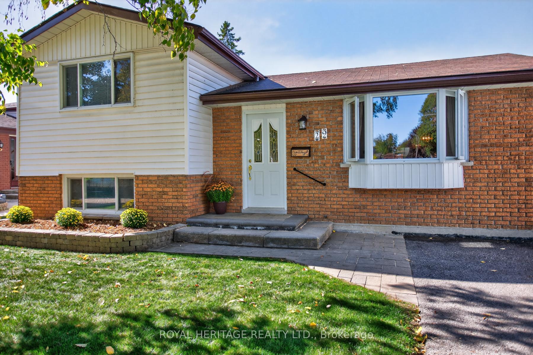 Photo 2 of 29 Rideau Crescent, Peterborough, Ashburnham Ward 4 — HOMEH