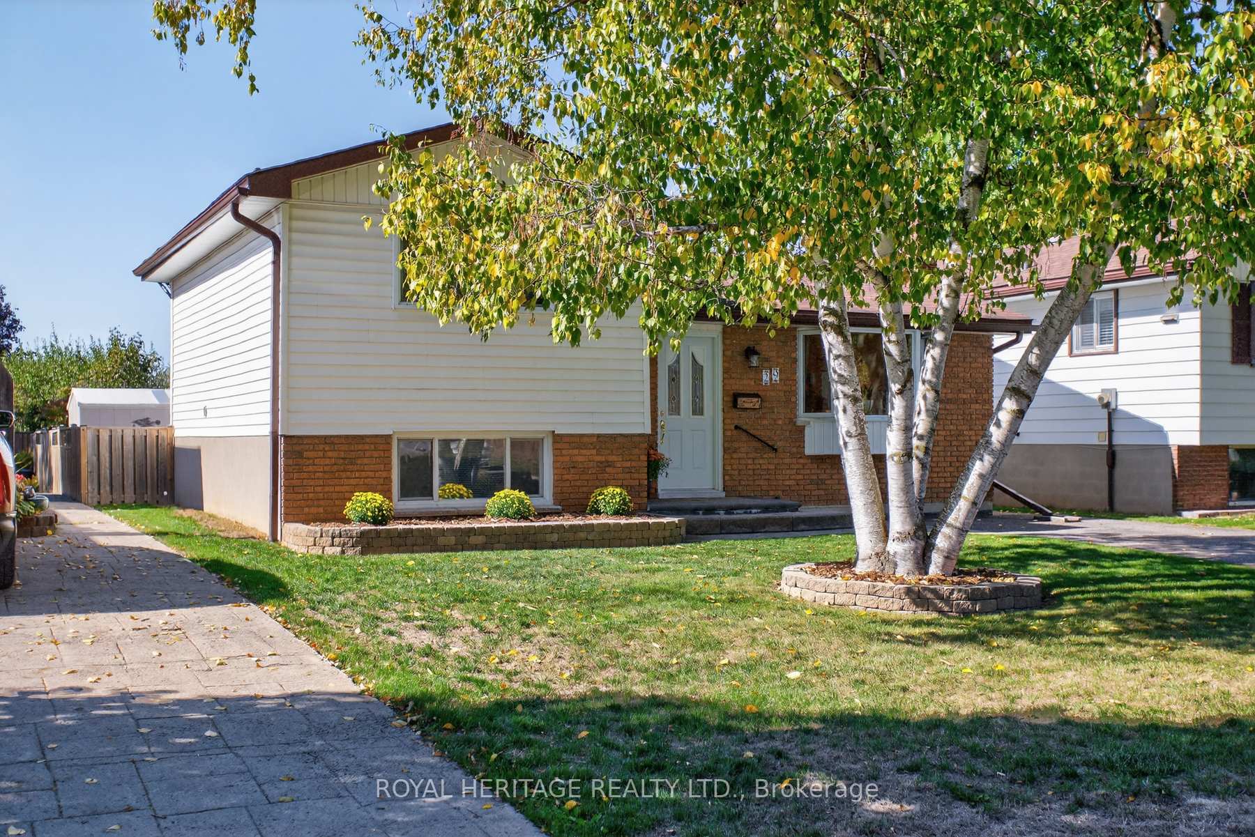 Photo 3 of 29 Rideau Crescent, Peterborough, Ashburnham Ward 4 — HOMEH