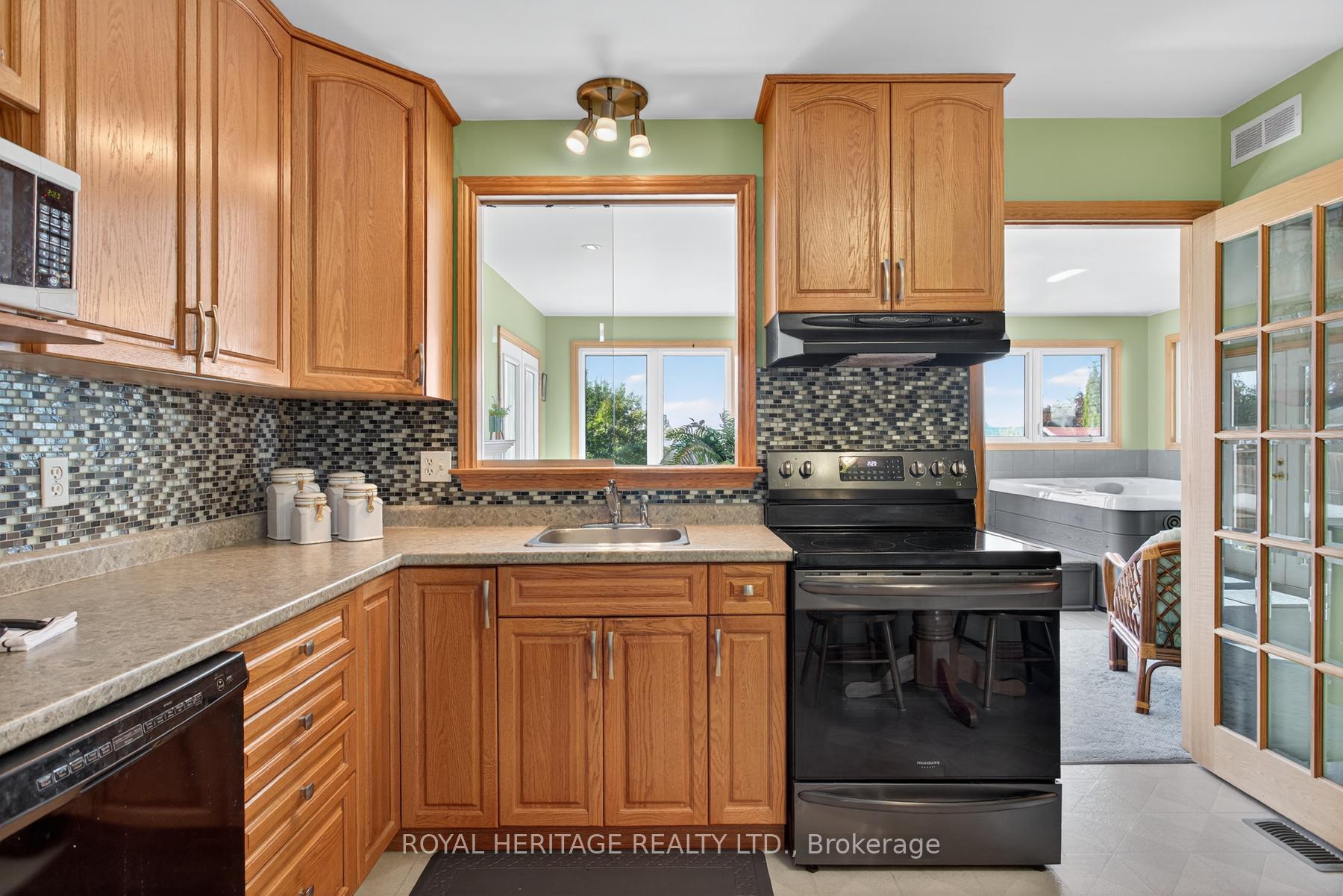 Photo 12 of 29 Rideau Crescent, Peterborough, Ashburnham Ward 4 — HOMEH