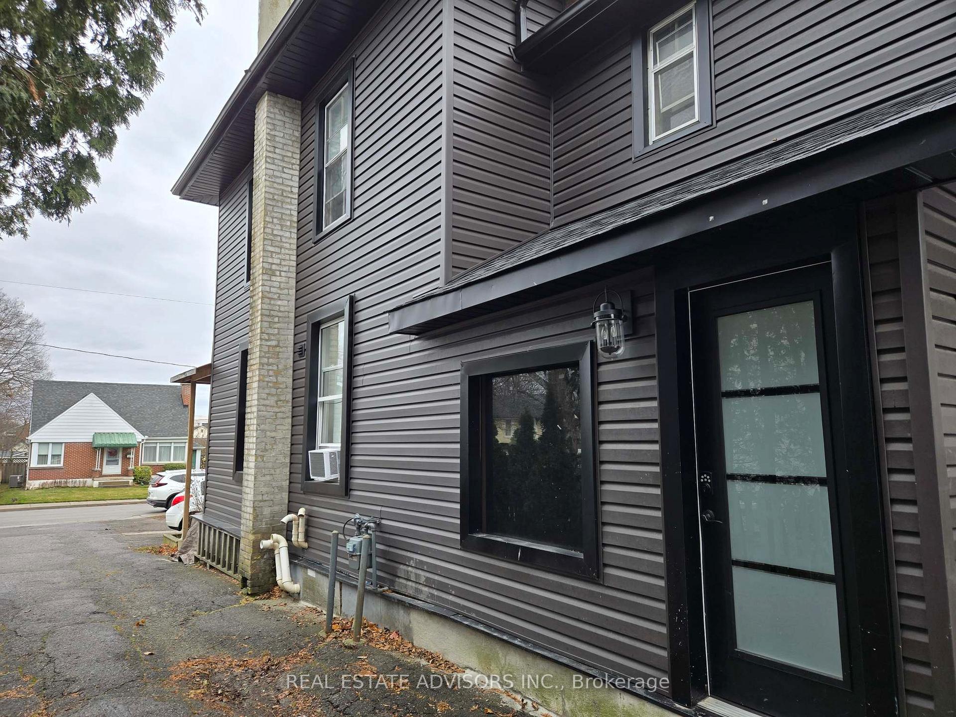 Photo 4 of 302 Byron Street N, Whitby, Downtown Whitby — HOMEH