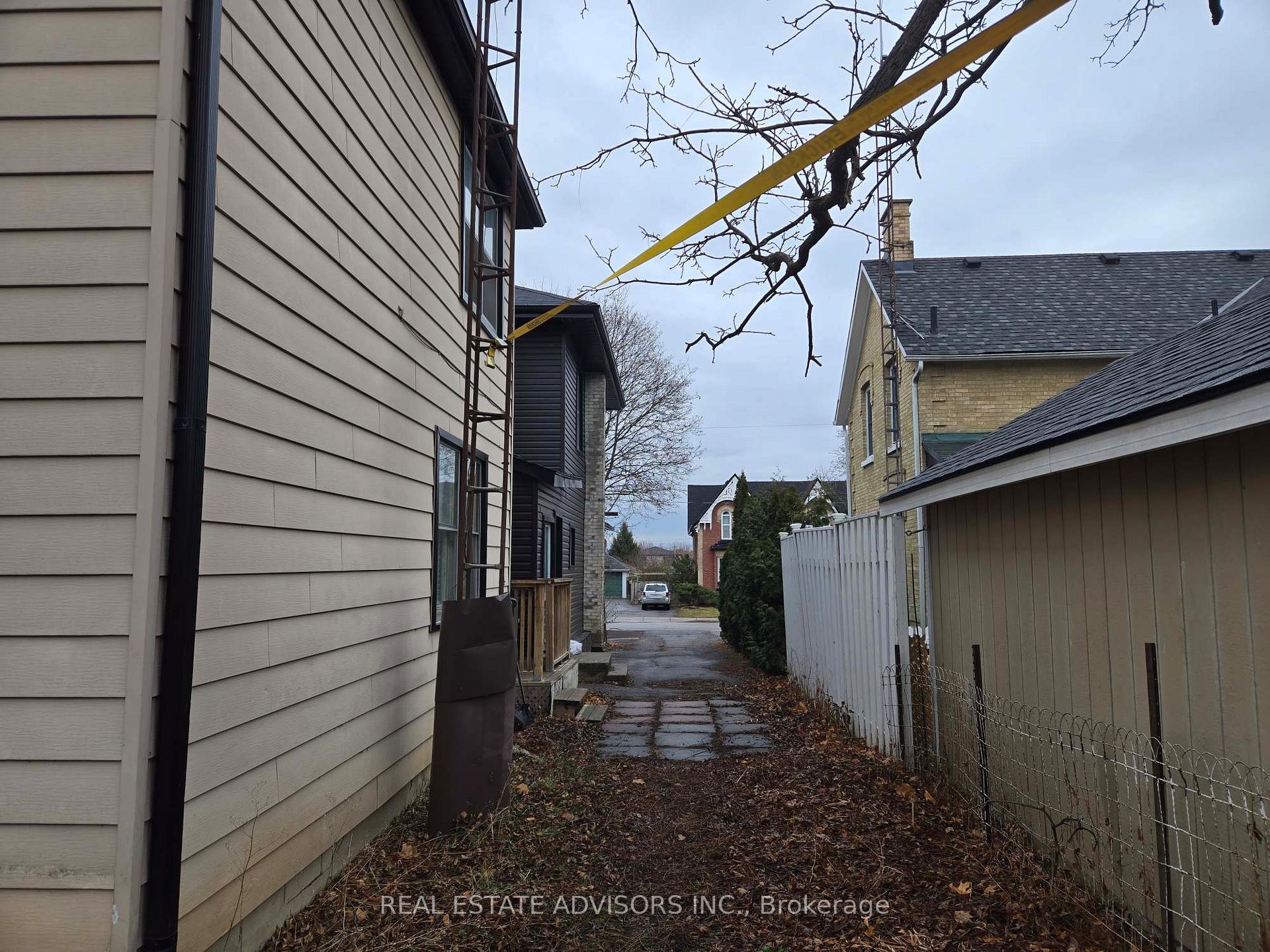 Photo 7 of 302 Byron Street N, Whitby, Downtown Whitby — HOMEH
