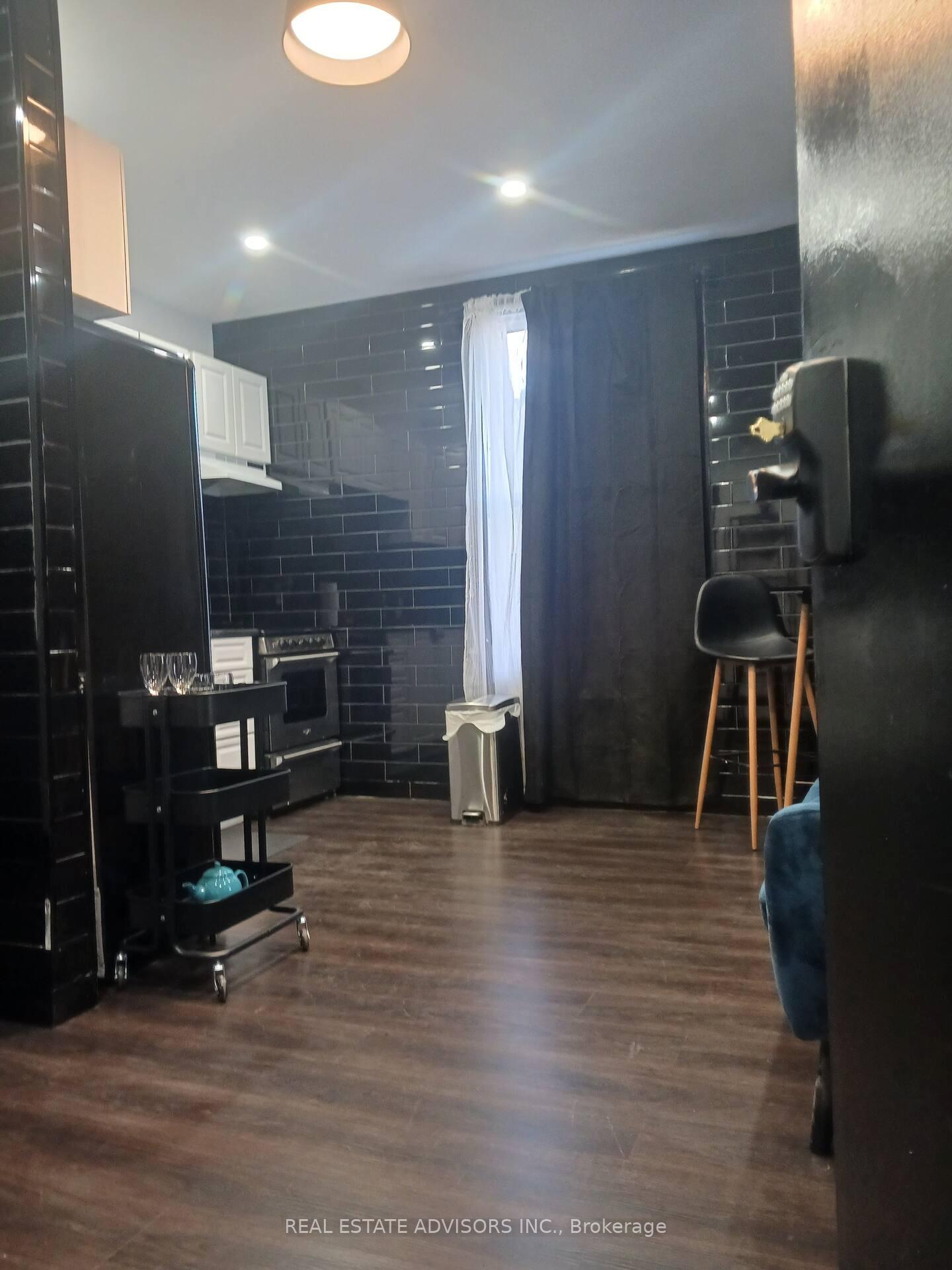 Photo 11 of 302 Byron Street N, Whitby, Downtown Whitby — HOMEH