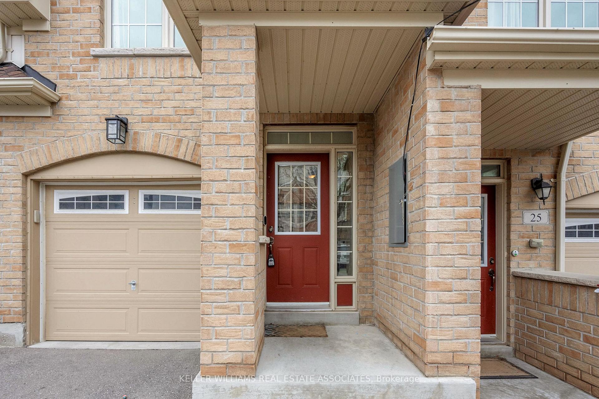 Photo 2 of 27 Benjamin Way, Whitby, Blue Grass Meadows — HOMEH