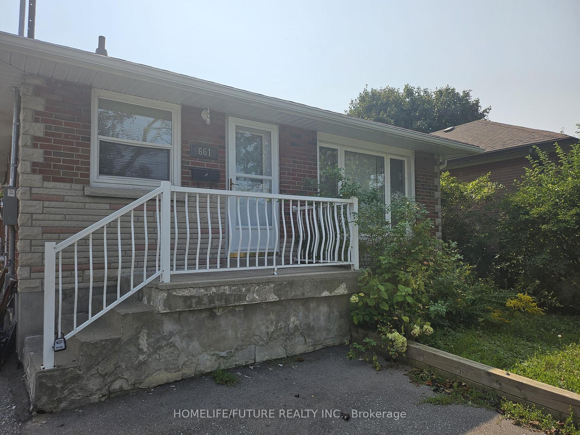 Front of 661 Olive Avenue