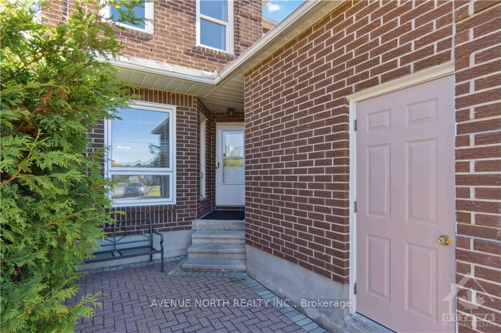 Photo 2 of 1433 Laurin Crescent, Ottawa, Bilberry Creek/Queenswood Heights — HOMEH