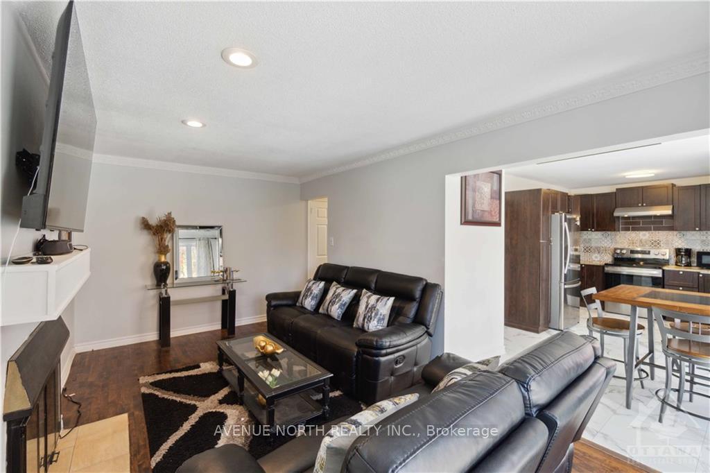 Photo 14 of 1433 Laurin Crescent, Ottawa, Bilberry Creek/Queenswood Heights — HOMEH