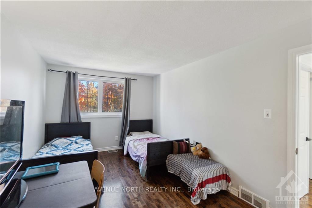 Photo 19 of 1433 Laurin Crescent, Ottawa, Bilberry Creek/Queenswood Heights — HOMEH