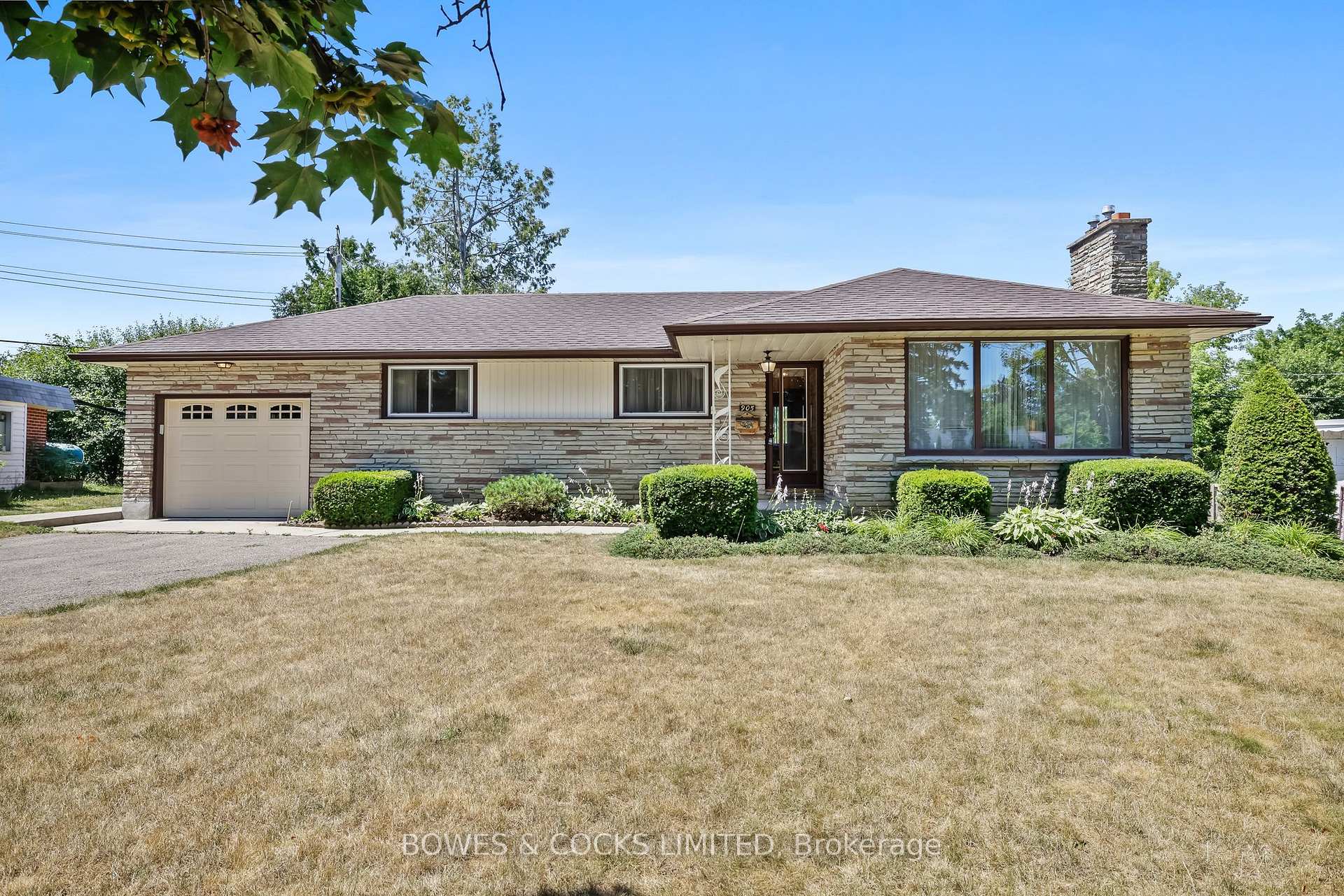 Front of 905 Glenholme Avenue