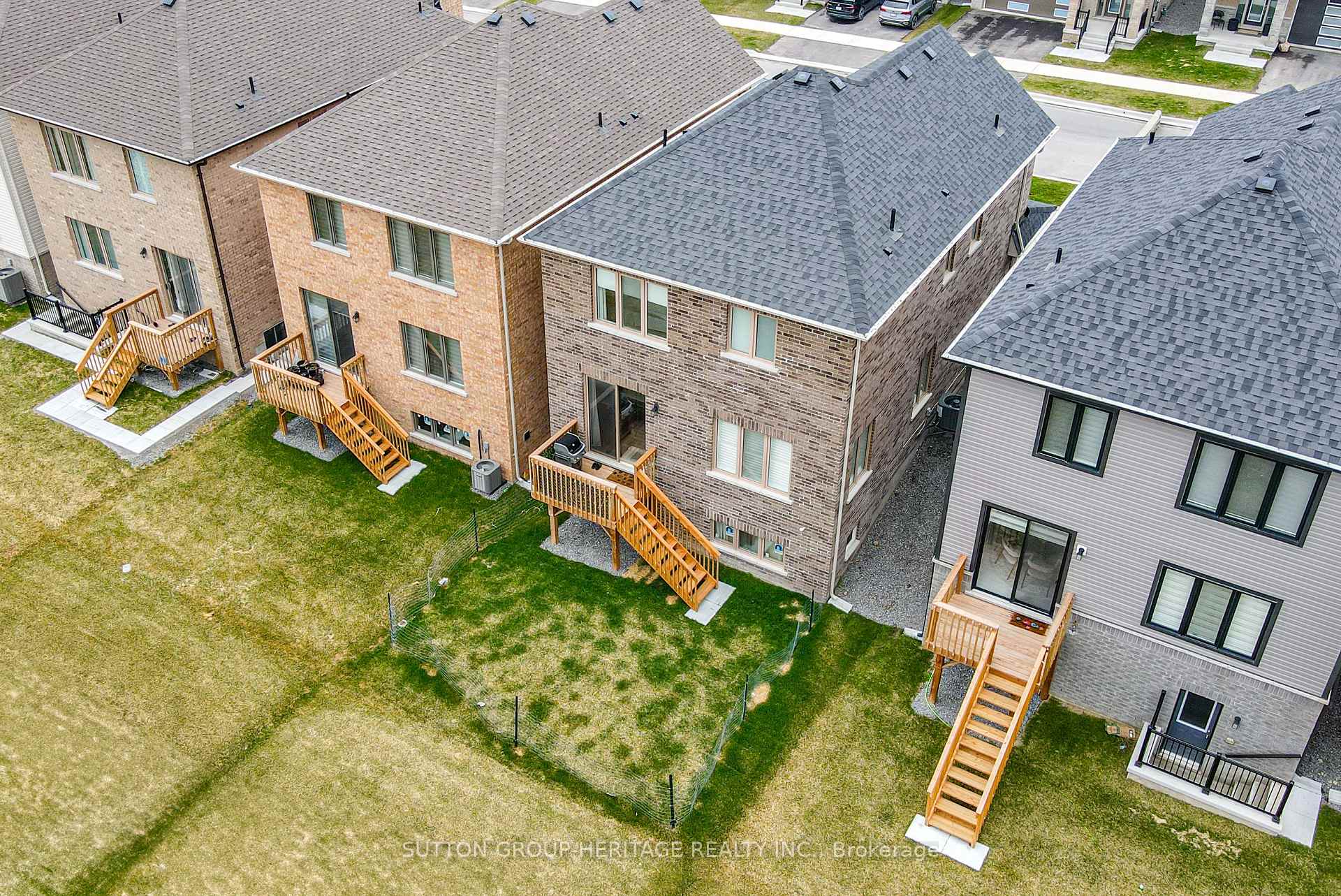 Photo 5 of 989 Lockie Drive, Oshawa, Kedron — HOMEH
