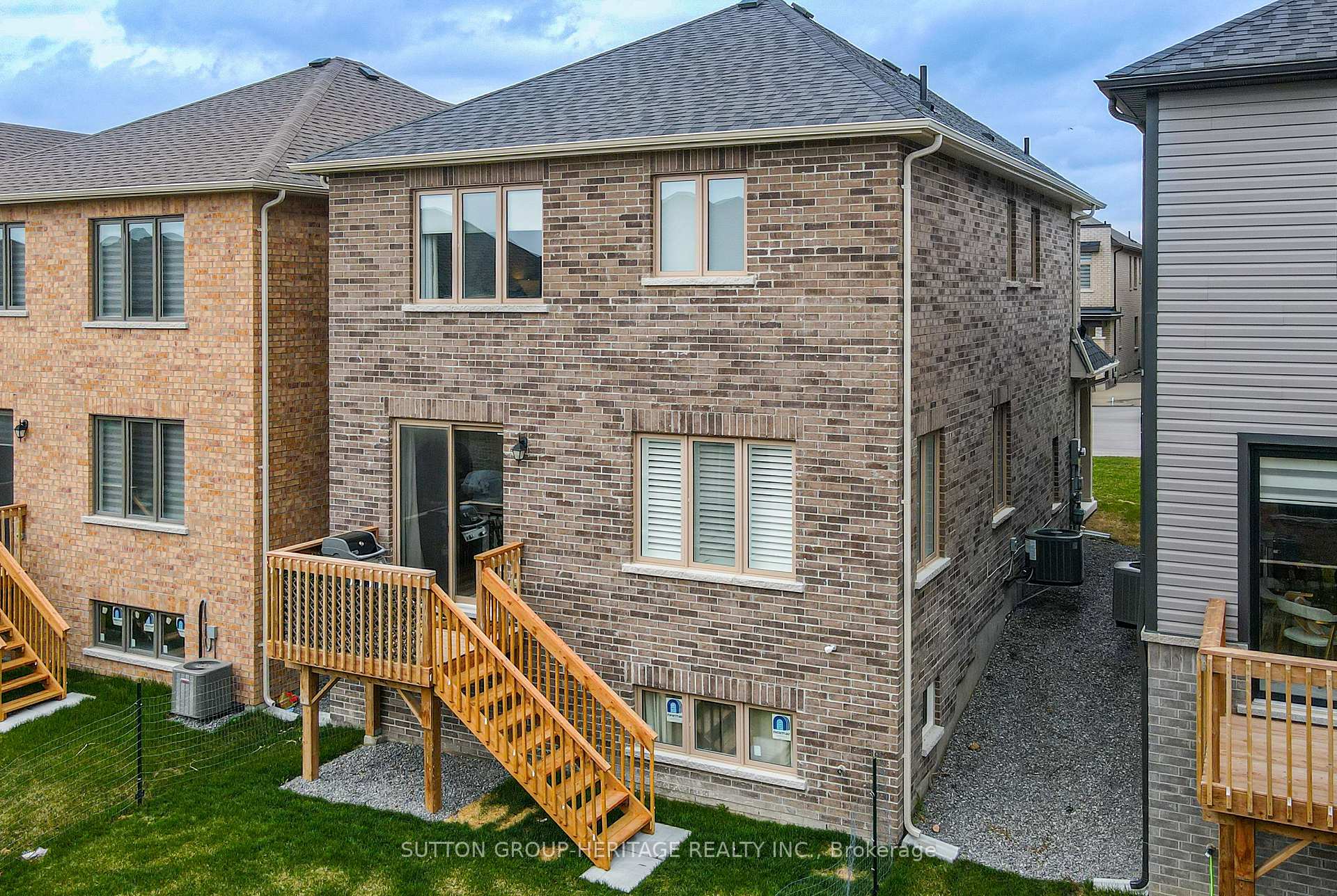 Photo 8 of 989 Lockie Drive, Oshawa, Kedron — HOMEH