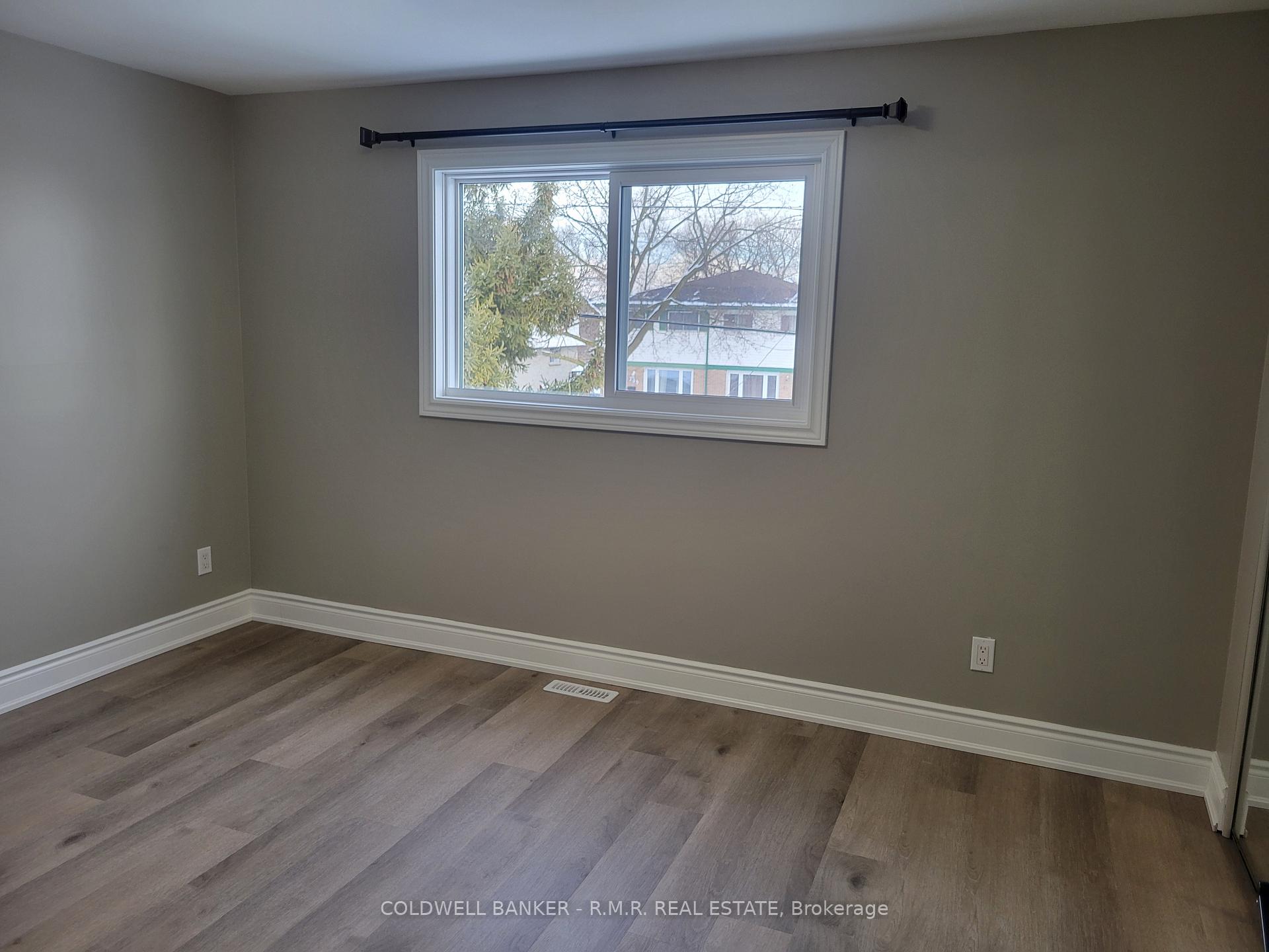 Photo 10 of 581 Radisson Avenue, Oshawa, Vanier — HOMEH