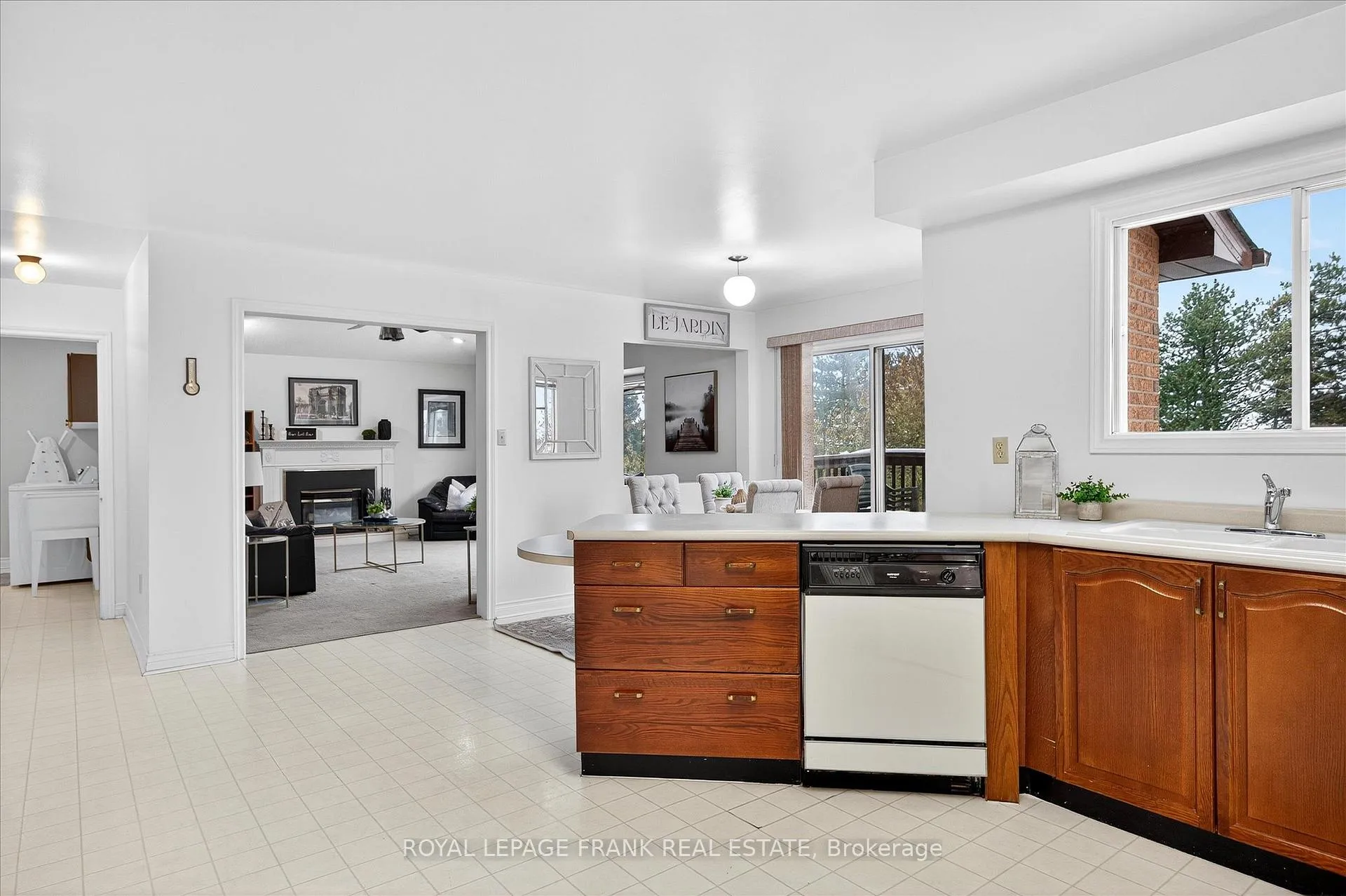Photo 7 of 544 Fortye Drive, Peterborough, Otonabee Ward 1 — HOMEH