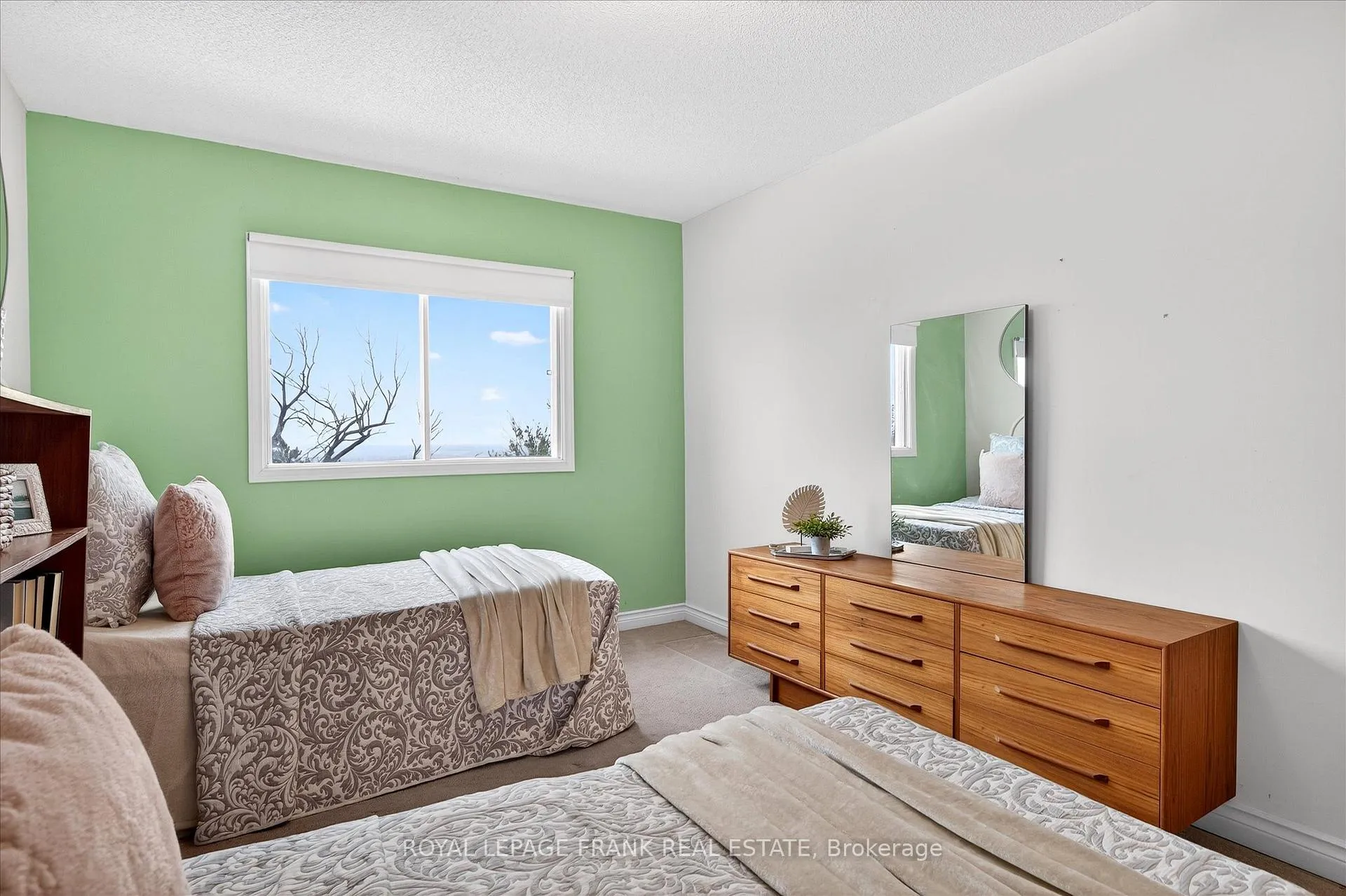 Photo 37 of 544 Fortye Drive, Peterborough, Otonabee Ward 1 — HOMEH
