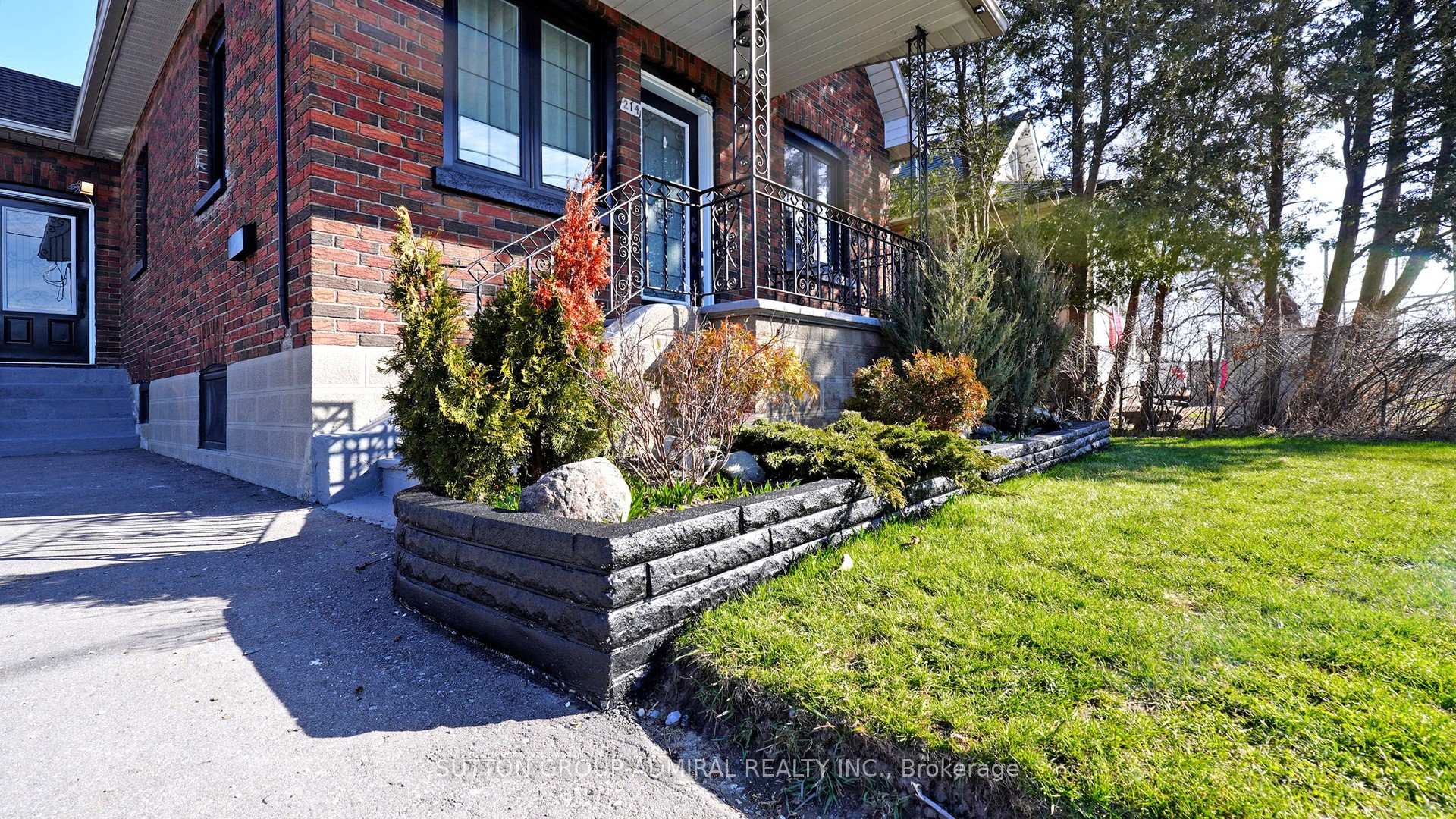 Photo 2 of 214 Jackson Avenue, Oshawa, Central — HOMEH