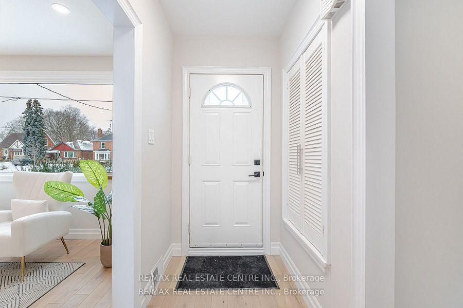 Photo 3 of 531 King Street E, Oshawa, Central — HOMEH