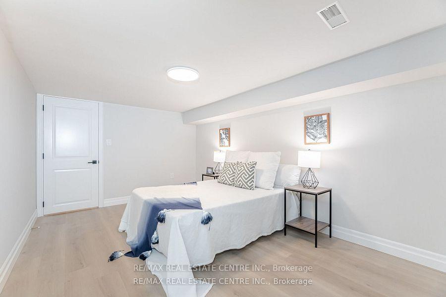 Photo 32 of 531 King Street E, Oshawa, Central — HOMEH