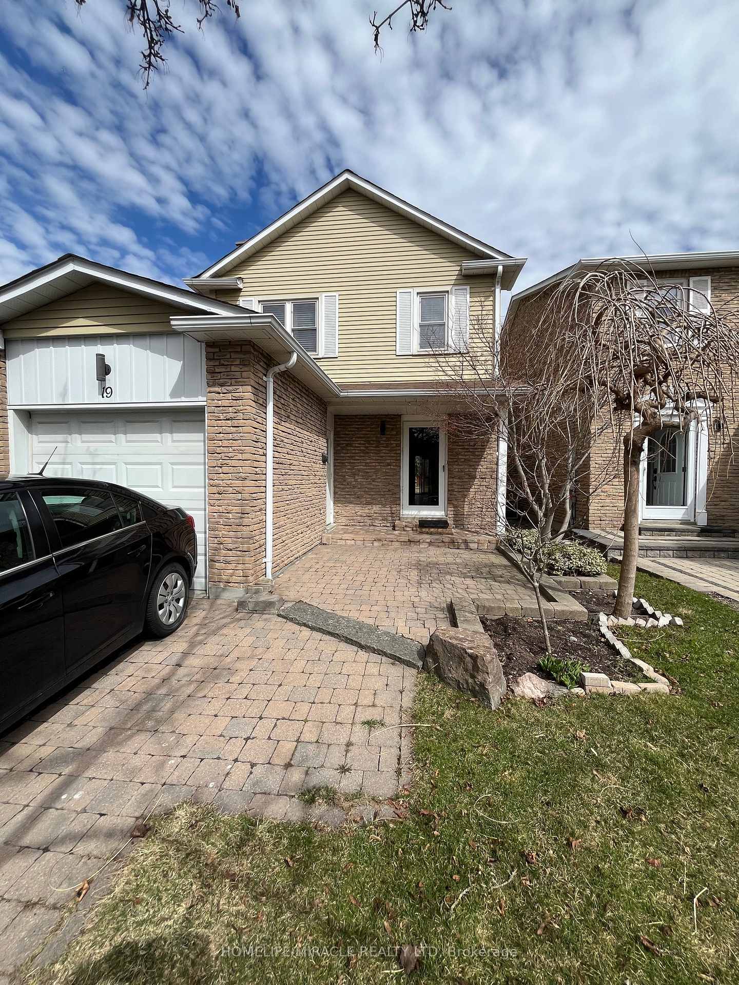 Photo 2 of 19 Teresa Drive, Whitby, Downtown Whitby — HOMEH