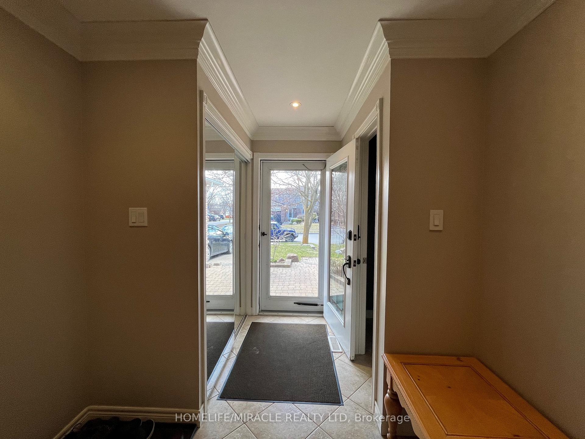 Photo 3 of 19 Teresa Drive, Whitby, Downtown Whitby — HOMEH