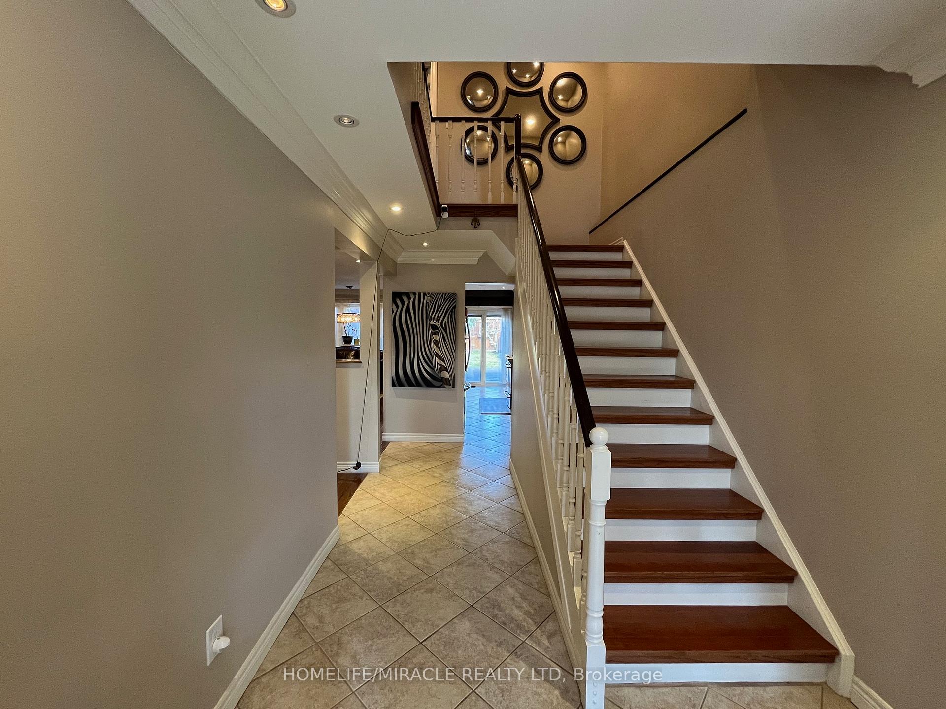 Photo 4 of 19 Teresa Drive, Whitby, Downtown Whitby — HOMEH
