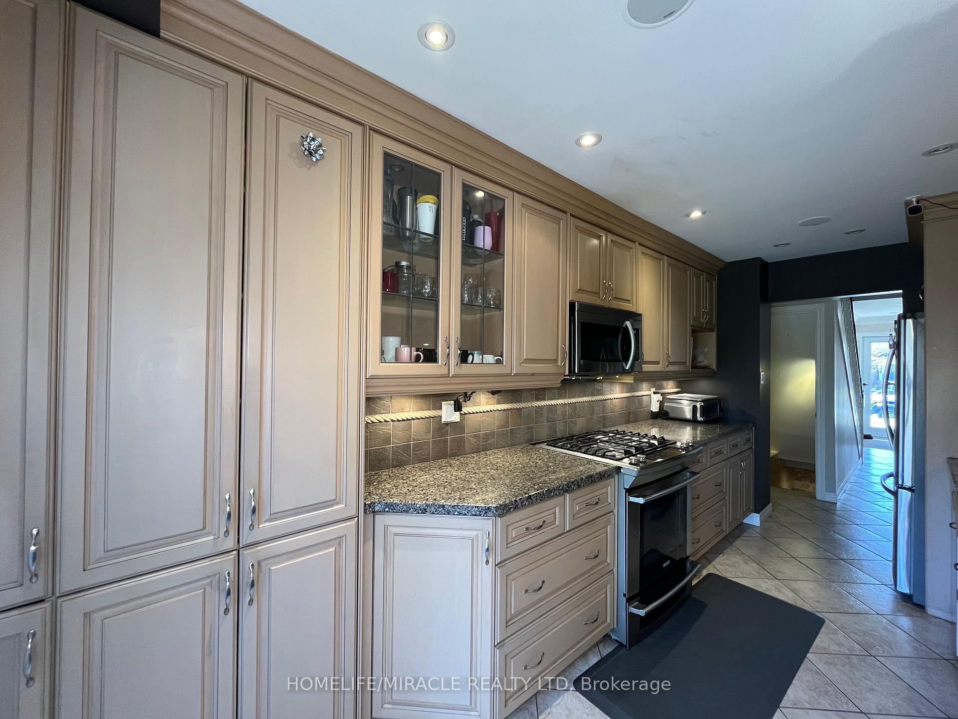 Photo 7 of 19 Teresa Drive, Whitby, Downtown Whitby — HOMEH