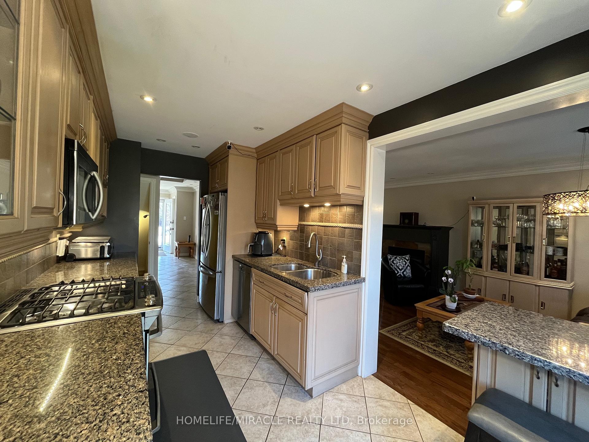 Photo 8 of 19 Teresa Drive, Whitby, Downtown Whitby — HOMEH