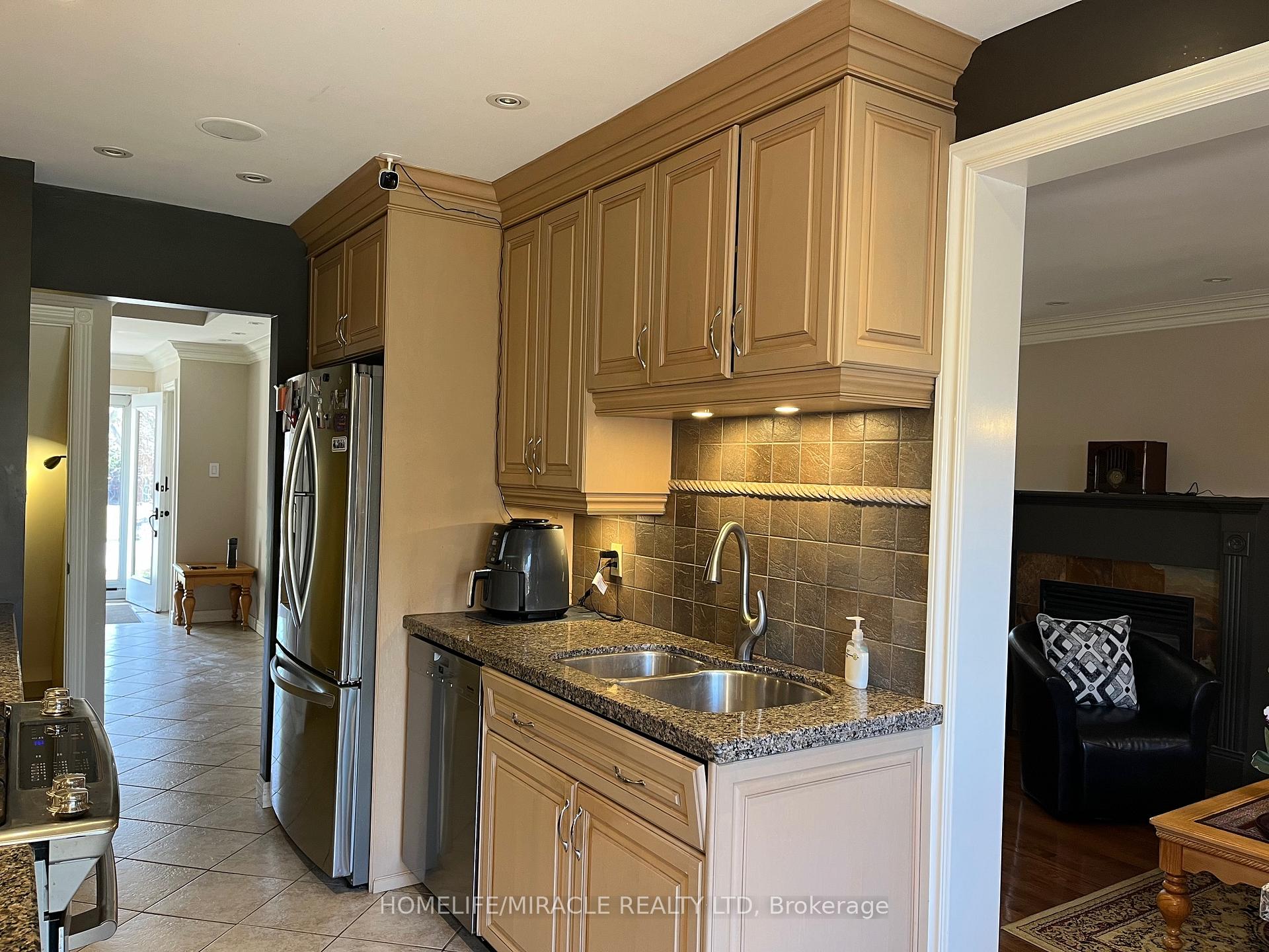 Photo 9 of 19 Teresa Drive, Whitby, Downtown Whitby — HOMEH