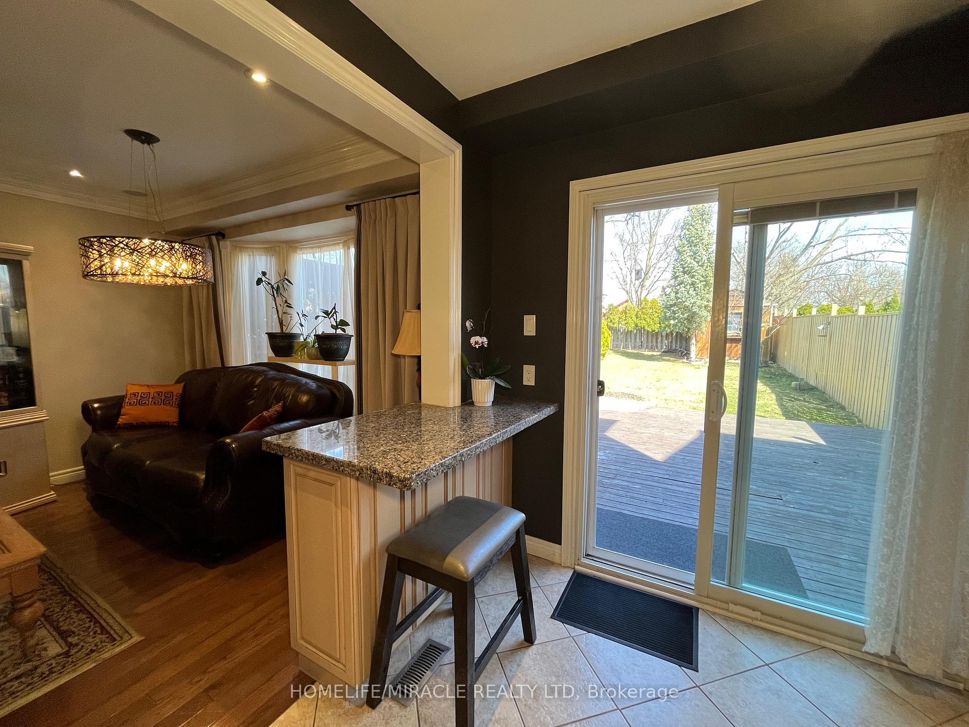 Photo 10 of 19 Teresa Drive, Whitby, Downtown Whitby — HOMEH