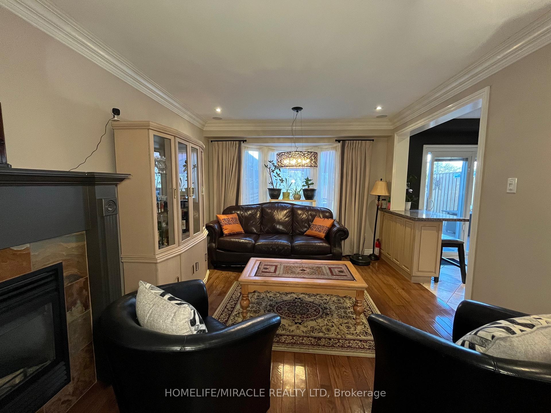 Photo 11 of 19 Teresa Drive, Whitby, Downtown Whitby — HOMEH