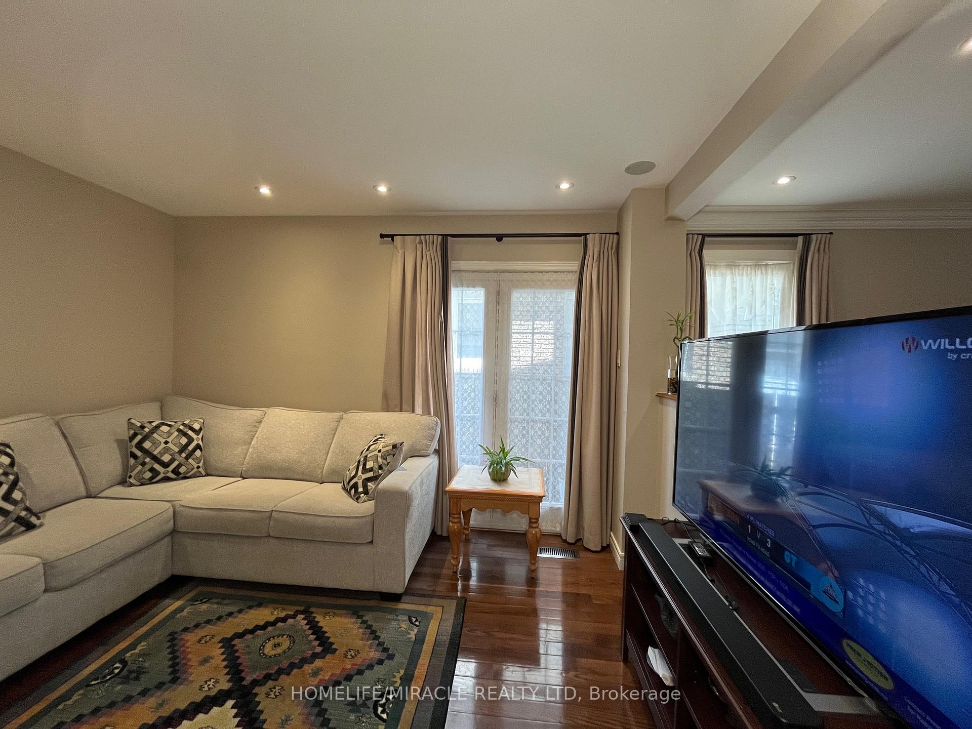 Photo 15 of 19 Teresa Drive, Whitby, Downtown Whitby — HOMEH