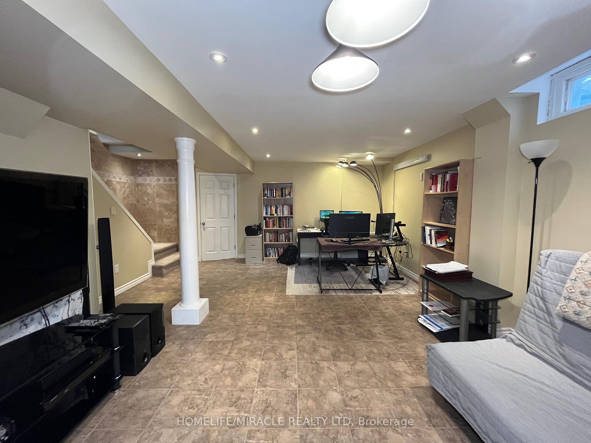 Photo 39 of 19 Teresa Drive, Whitby, Downtown Whitby — HOMEH