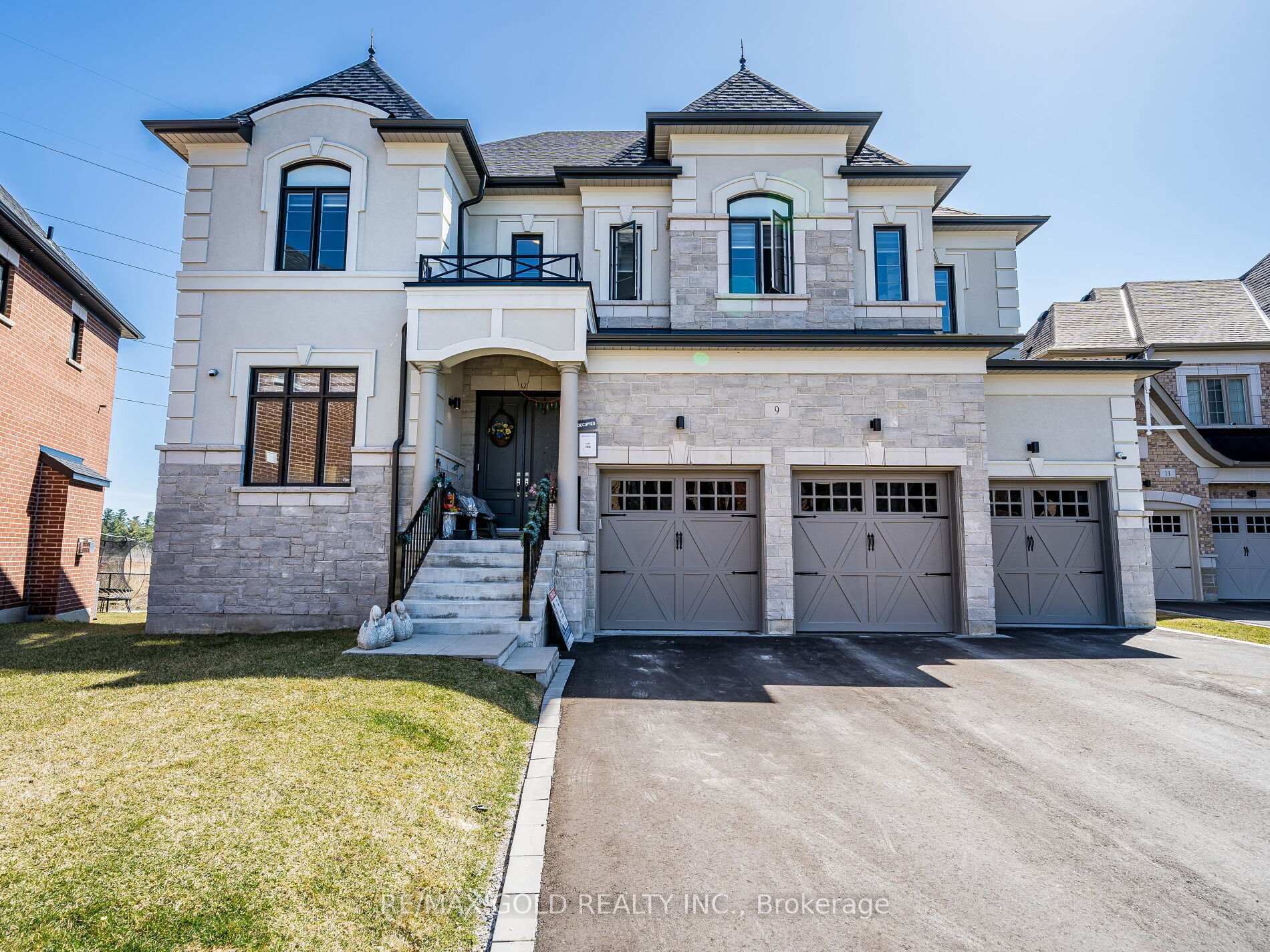 Front of 9 Mountain Vista Court