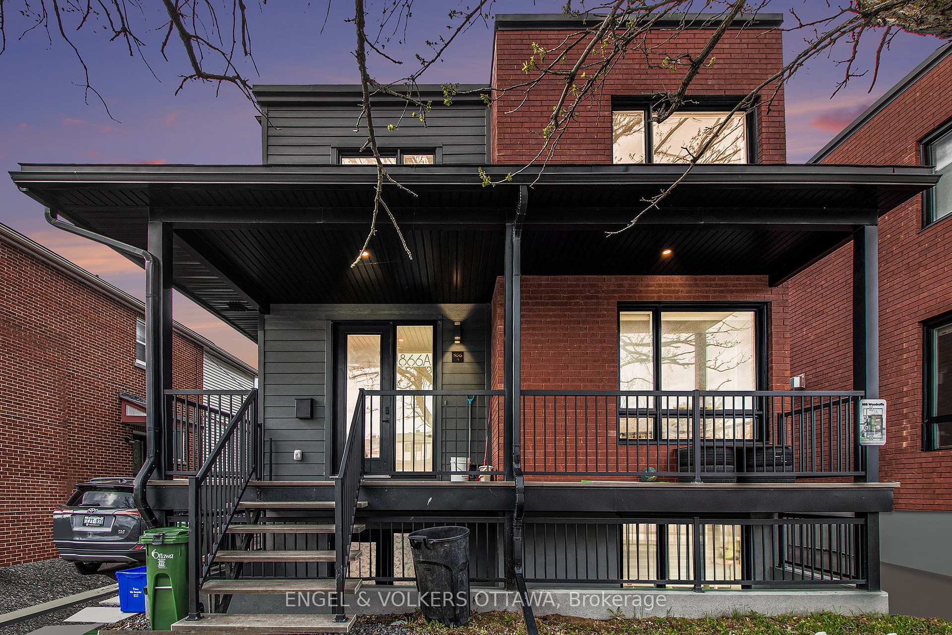 Front of Unit B, 866 Woodroffe Avenue