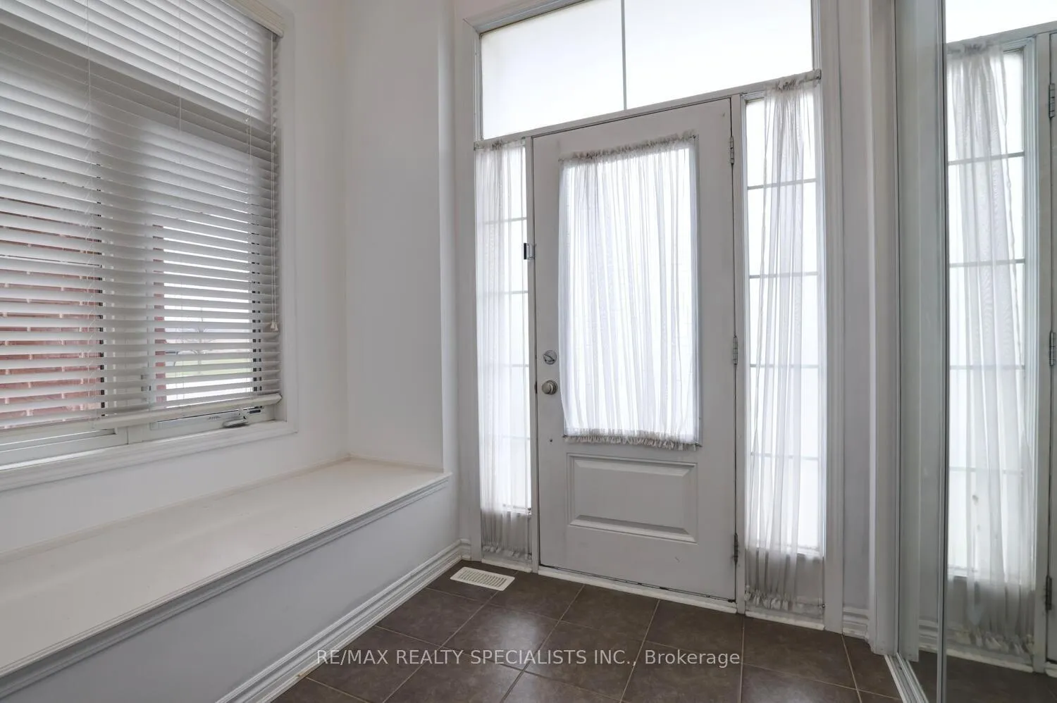 Photo 4 of 8 Rottenburg Crescent, Milton, Willmott — HOMEH
