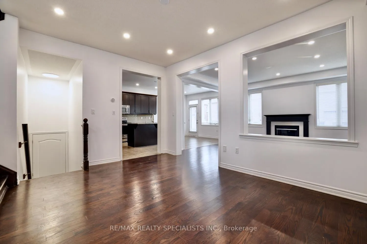 Photo 6 of 8 Rottenburg Crescent, Milton, Willmott — HOMEH