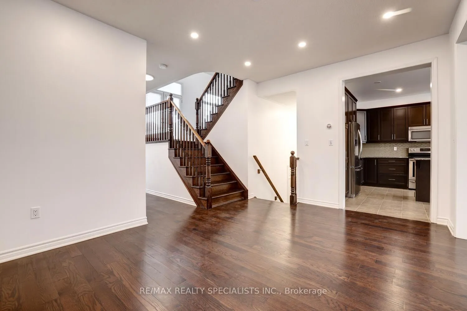 Photo 7 of 8 Rottenburg Crescent, Milton, Willmott — HOMEH
