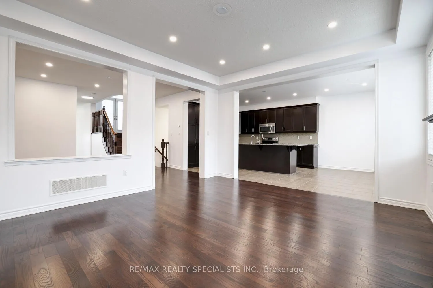 Photo 10 of 8 Rottenburg Crescent, Milton, Willmott — HOMEH