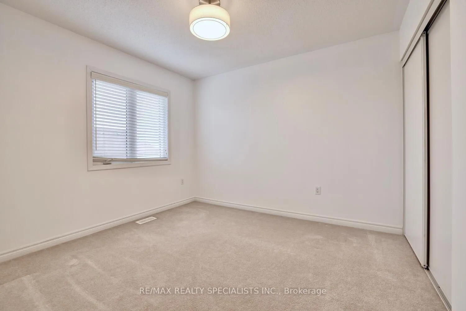 Photo 38 of 8 Rottenburg Crescent, Milton, Willmott — HOMEH