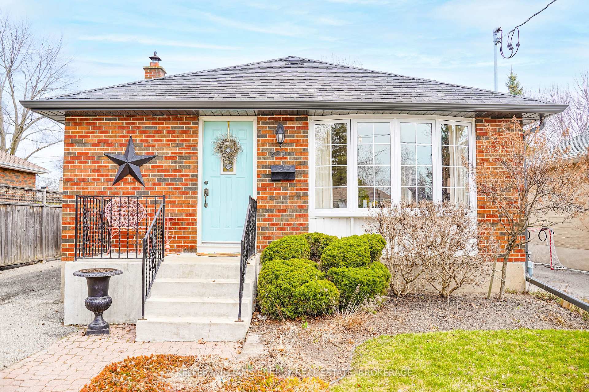 Photo 2 of 279 Windsor Street, Oshawa, Donevan — HOMEH