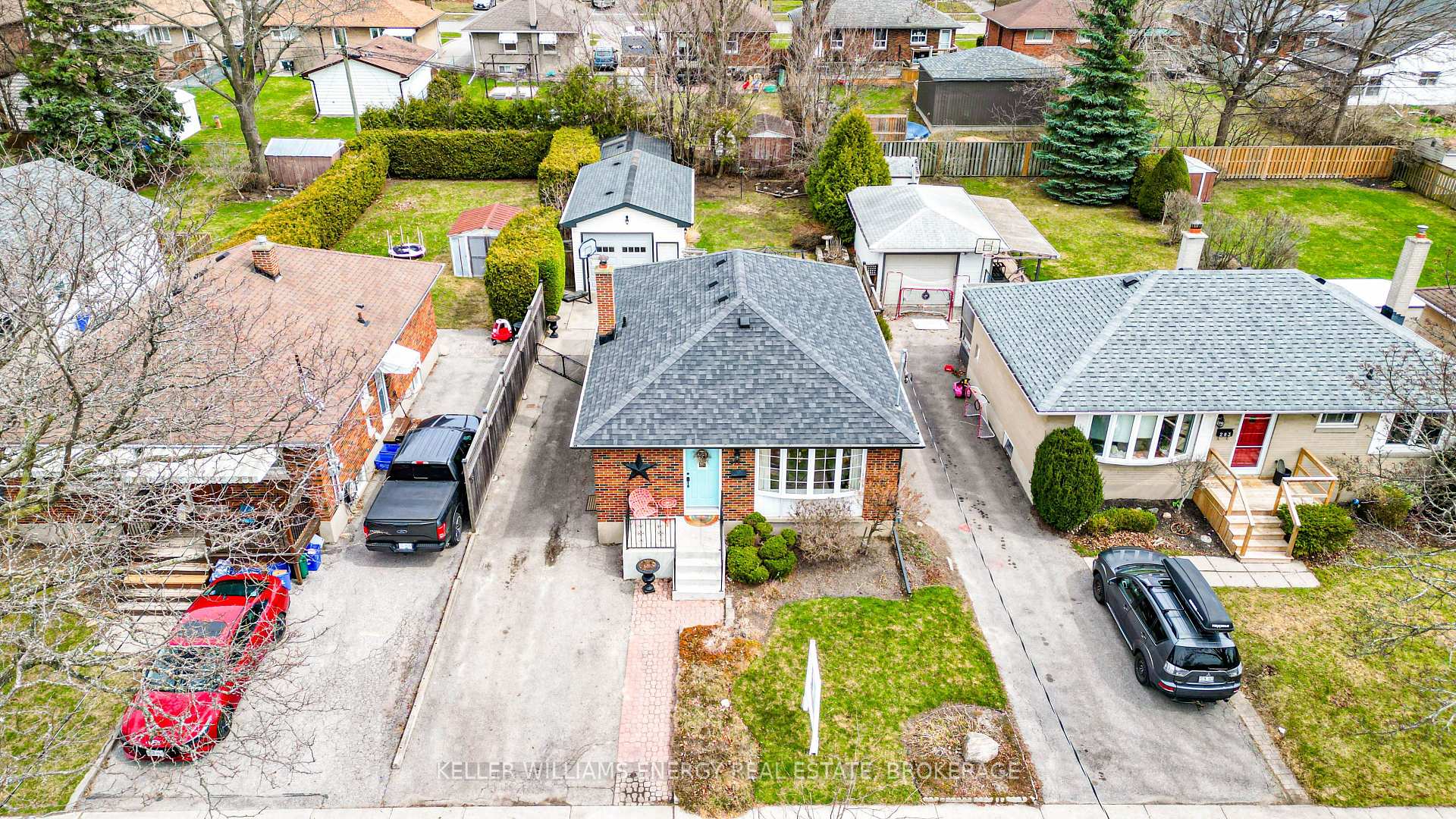 Photo 3 of 279 Windsor Street, Oshawa, Donevan — HOMEH