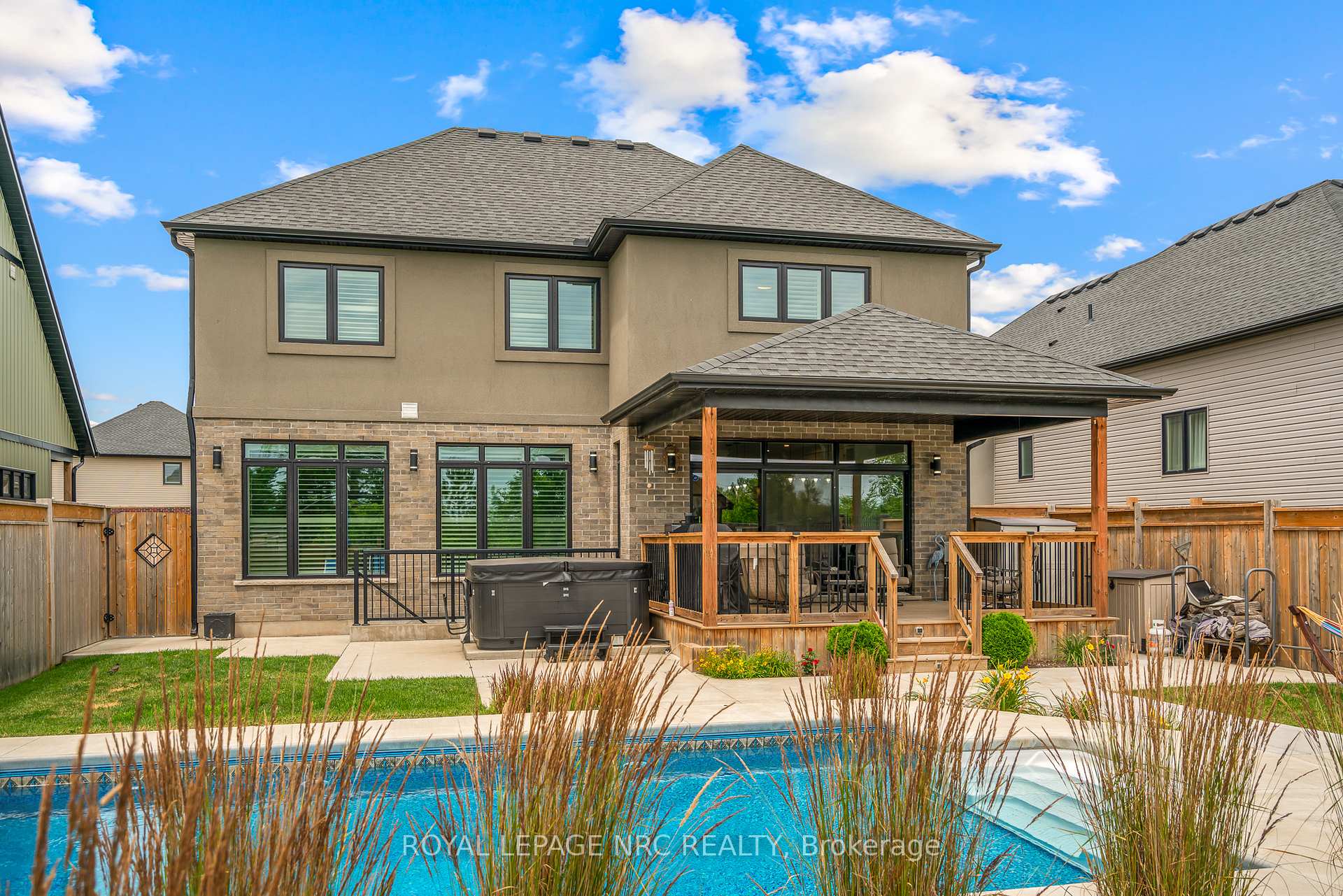 Photo 2 of 272 Viger Drive, Welland, Lincoln/Crowland — HOMEH